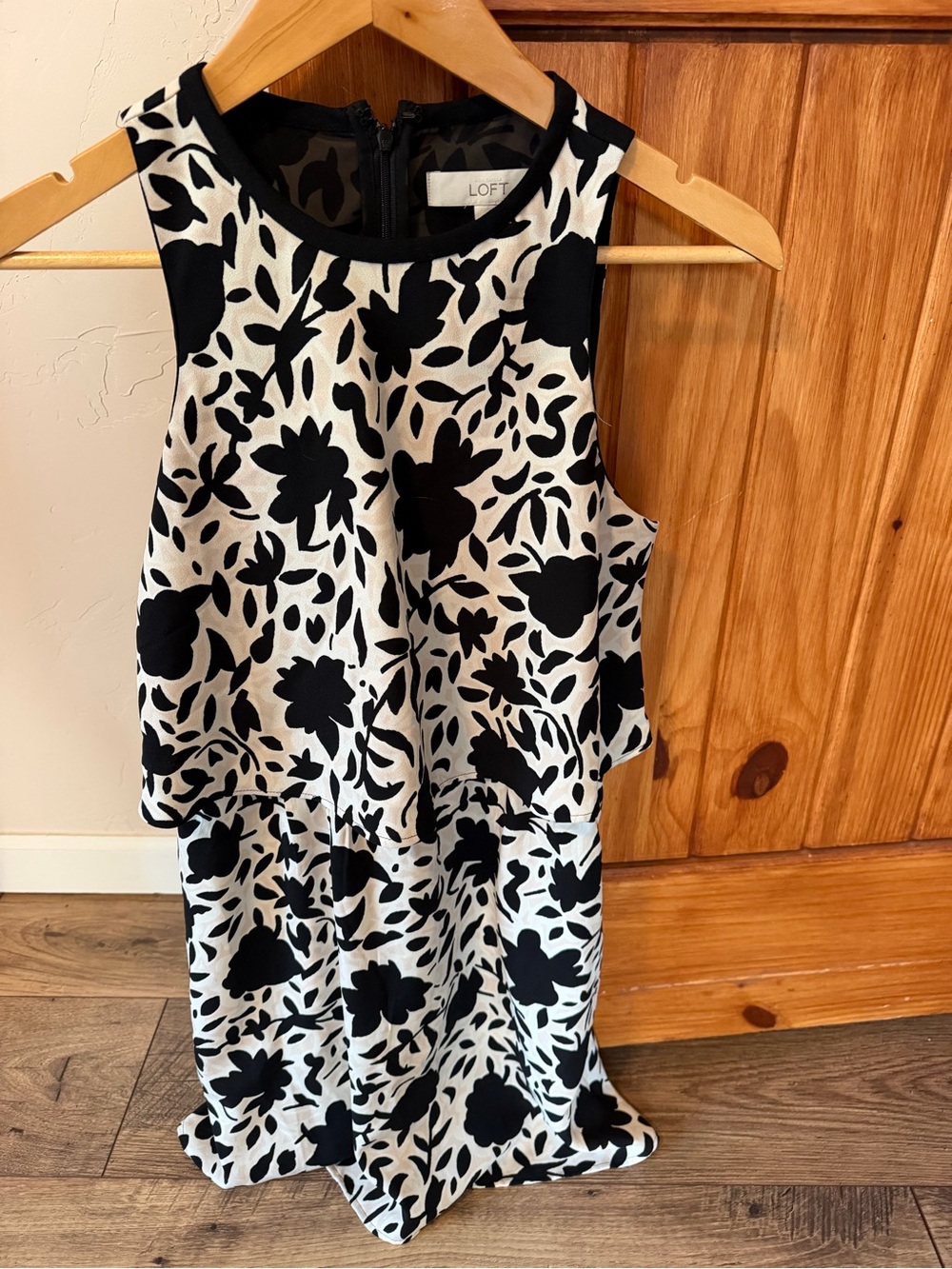LOFT Black White Cream Floral Print Overlay Dress Sleeveless mini Petite 4P EUC
